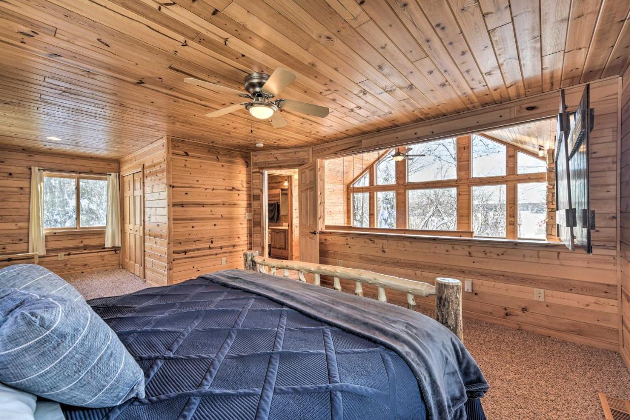 Scenic Hayward Lake View Retreat With Fire Pit Ngoại thất bức ảnh
