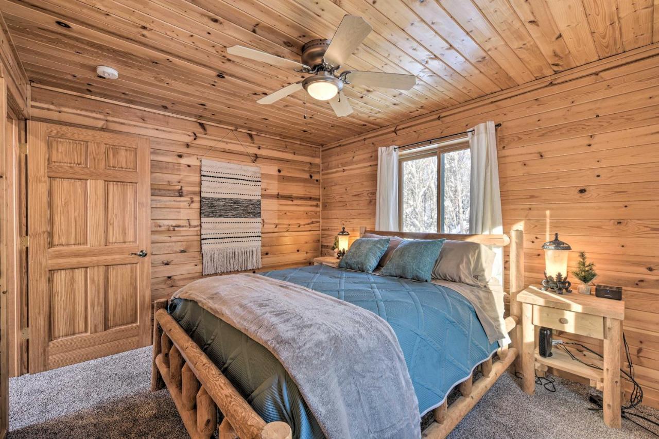 Scenic Hayward Lake View Retreat With Fire Pit Ngoại thất bức ảnh