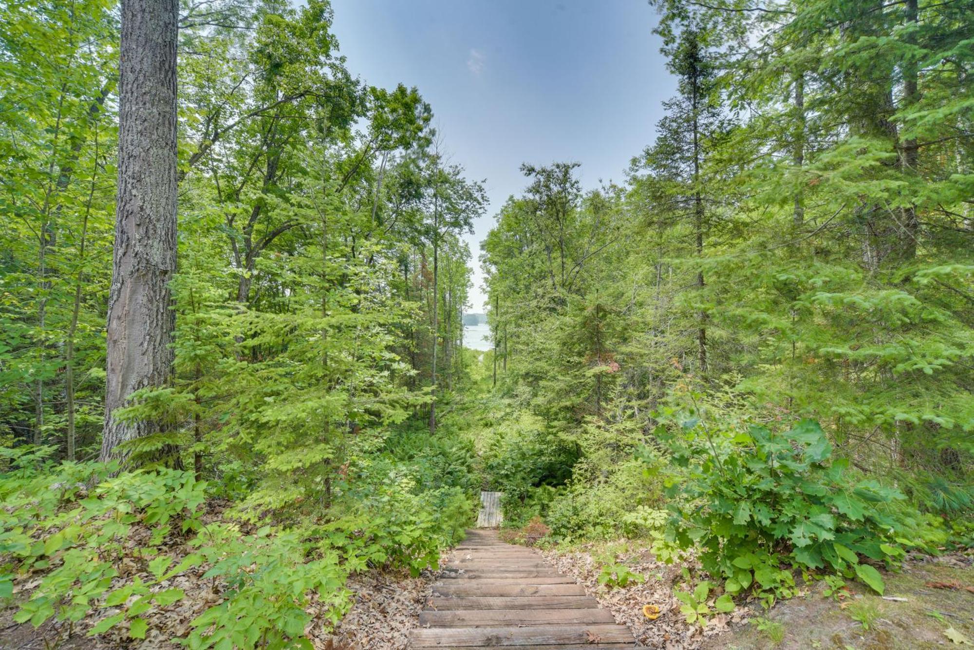 Scenic Hayward Lake View Retreat With Fire Pit Ngoại thất bức ảnh